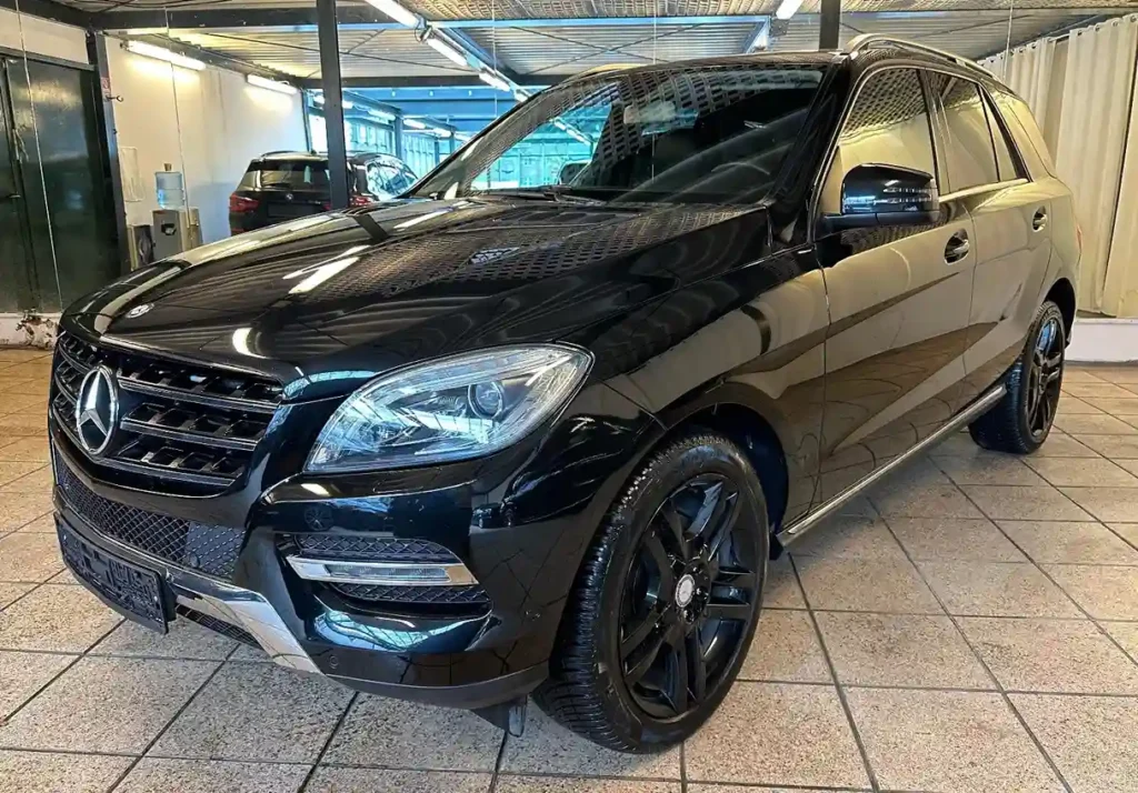 Makine me qera Mercedes Benz