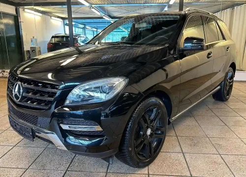 Makine me qera Mercedes Benz